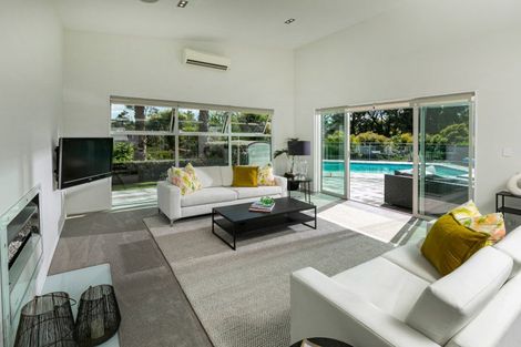 Photo of property in 17a Churchouse Road, Greenhithe, Auckland, 0632