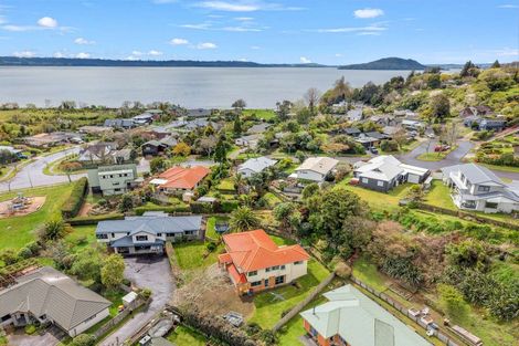 Photo of property in 30 Capricorn Place, Kawaha Point, Rotorua, 3010
