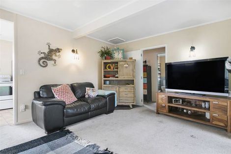Photo of property in 1/2 Salem Place, Torbay, Auckland, 0630