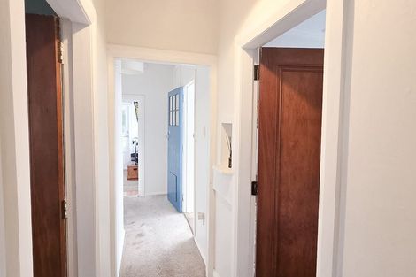 Photo of property in 238 Queens Drive, Lyall Bay, Wellington, 6022