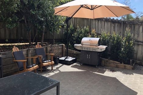 Photo of property in 3/27 Luplau Crescent, Cockle Bay, Auckland, 2014