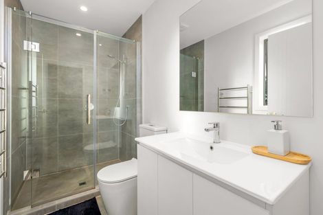 Photo of property in 4b Halberg Street, Glenfield, Auckland, 0629