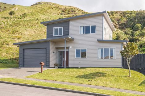 Photo of property in 52 Erlestoke Crescent, Churton Park, Wellington, 6037