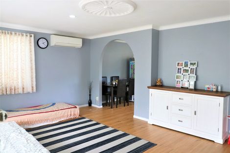 Photo of property in 35 Woodglen Road, Glen Eden, Auckland, 0602