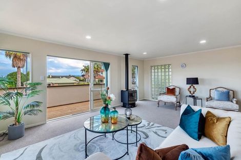 Photo of property in 3 San Fernando Way, Henderson, Auckland, 0612