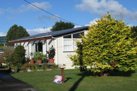 Photo of property in 3 Melanie Place, Orewa, 0931