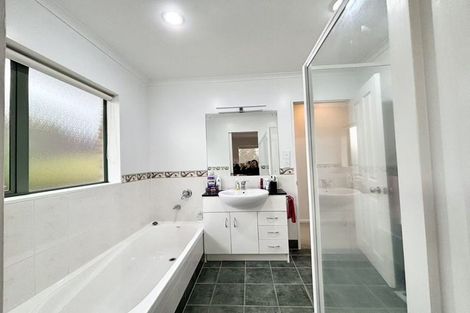 Photo of property in 32 Rush Creek Drive, Westgate, Auckland, 0614