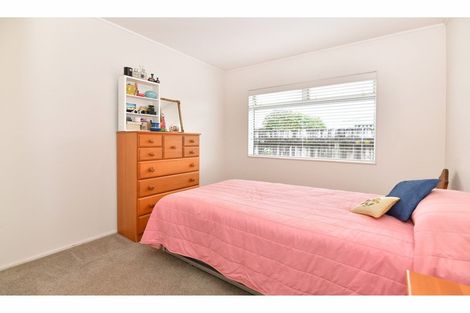 Photo of property in 8 Chalmers Close, Orewa, 0931