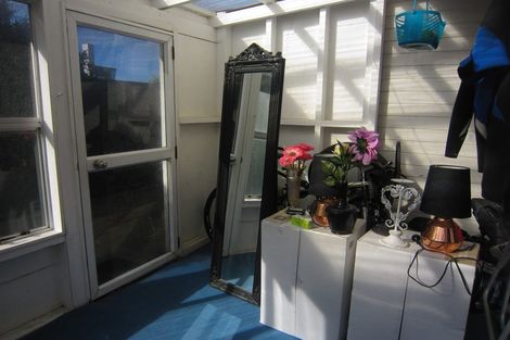 Photo of property in 207 Onepu Road, Lyall Bay, Wellington, 6022