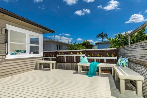 Photo of property in 1/124 Chivalry Road, Glenfield, Auckland, 0629