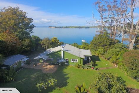 Photo of property in 219 Wade River Road, Wade Heads, Whangaparaoa, 0932