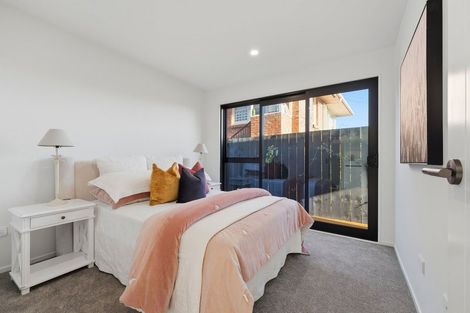 Photo of property in 8a Stanley Avenue, Milford, Auckland, 0620