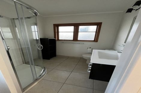 Photo of property in 1/934 East Coast Road, Northcross, Auckland, 0630