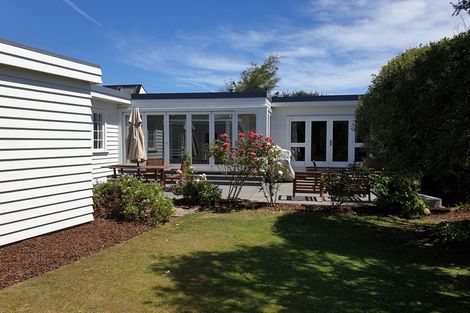 Photo of property in 129 Memorial Avenue, Burnside, Christchurch, 8053