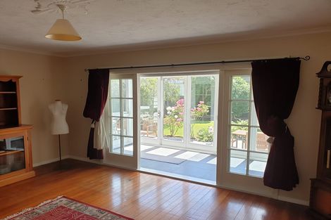 Photo of property in 129 Memorial Avenue, Burnside, Christchurch, 8053