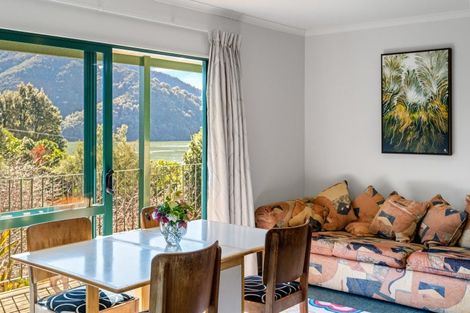 Photo of property in 826 Queen Charlotte Drive, Havelock, Picton, 7281