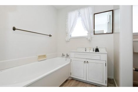 Photo of property in 2/4 Taranui Place, Bromley, Christchurch, 8062