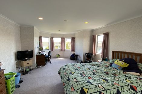 Photo of property in 25 Rosebank Avenue, Kelvin Grove, Palmerston North, 4414