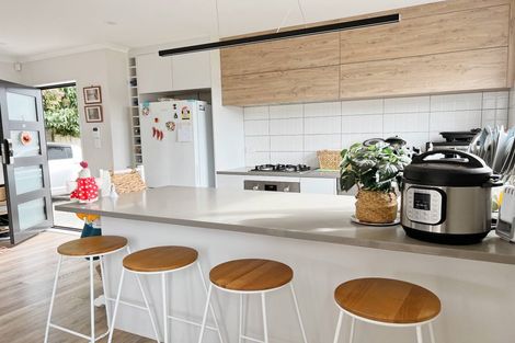 Photo of property in 2f Millen Avenue, Pakuranga, Auckland, 2010