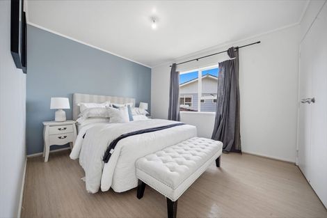 Photo of property in 10 Celeste Place, Totara Vale, Auckland, 0627