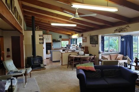 Photo of property in 25 Powells Road, Cable Bay, 0420