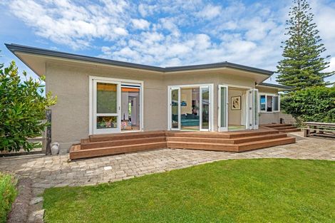 Photo of property in 50 Moana Road, Okitu, Gisborne, 4010