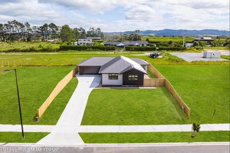 Photo of property in 59 Te Taniwha Road, One Tree Point, 0118