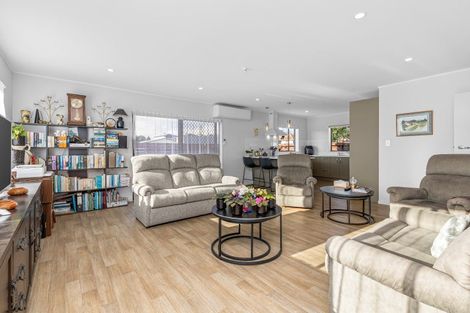 Photo of property in 1/54 Florence Avenue, Orewa, 0931