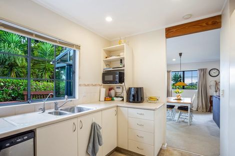 Photo of property in 8/485 Don Buck Road, Massey, Auckland, 0614