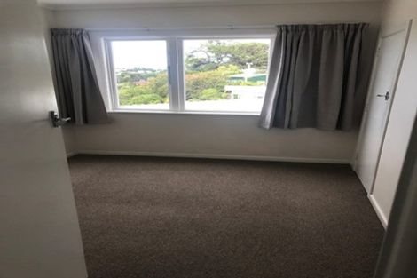 Photo of property in 2 Garden Road, Northland, Wellington, 6012