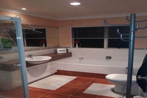 Photo of property in 16 Dairyland Drive, East Tamaki Heights, Auckland, 2016