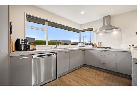 Photo of property in 1 Carradale Avenue, Broomfield, Christchurch, 8042