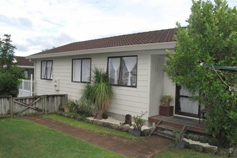 Photo of property in 2/11 Etherton Drive, Weymouth, Auckland, 2103