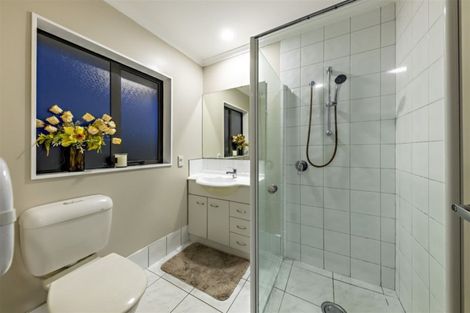 Photo of property in 36 Piper Place, Goodwood Heights, Auckland, 2105