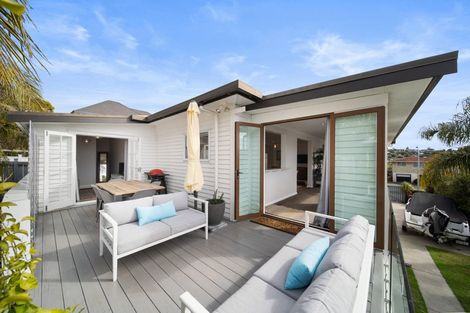 Photo of property in 15 Sea View Terrace, Cockle Bay, Auckland, 2014