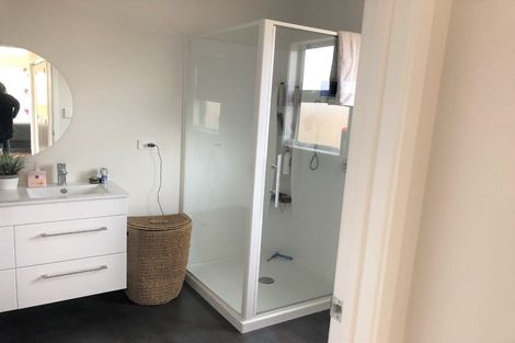 Photo of property in 15 Coutts Way, Fitzherbert, Palmerston North, 4410