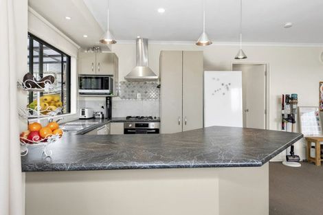 Photo of property in 2/312 Wairau Road, Glenfield, Auckland, 0629