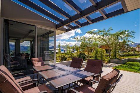 Photo of property in 18 Urquhart Place, Wanaka, 9305