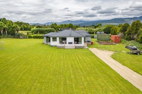 Photo of property in 12 Faydon Close, Ohau, Levin, 5570
