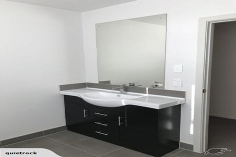 Photo of property in 757 East Coast Road, Northcross, Auckland, 0630