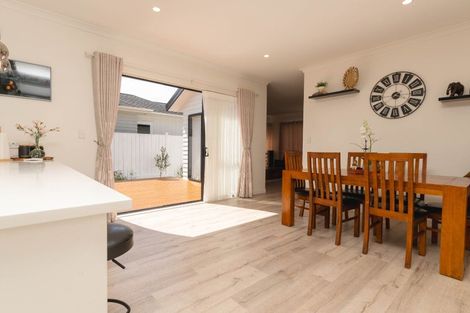Photo of property in 15 Kuinga Street, Wainui, 0932