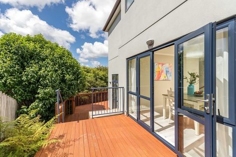 Photo of property in 5 Sonoma Crescent, Oteha, Auckland, 0632