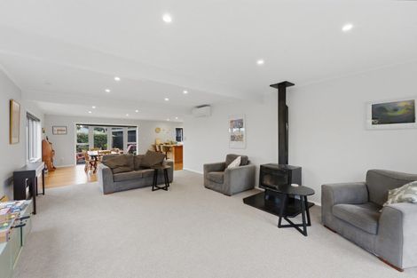 Photo of property in 82 Wairau Road, Oakura, 4314
