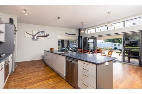 Photo of property in 84 Timaru Road, Waimate, 7924