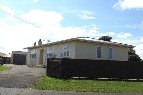 Photo of property in 28 Laird Street, Castlecliff, Whanganui, 4501