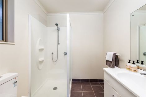 Photo of property in 15 Condor Place, Unsworth Heights, Auckland, 0632