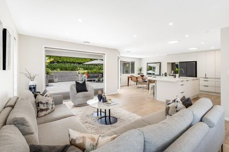 Photo of property in 100 Beach Road, Mellons Bay, Auckland, 2014