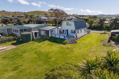 Photo of property in 3 Harapaki Road, Riversdale Beach, Masterton, 5872