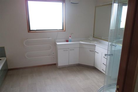 Photo of property in 27 Thornwood Place, Redwood, Christchurch, 8051