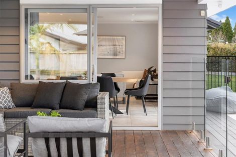 Photo of property in 24 Sir Lincoln Drive, Kumeu, 0810